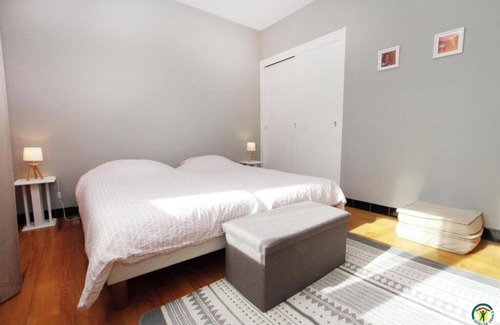 Barsac Bed & Breakfast | Gîte Des Vignes sleeps 6.
