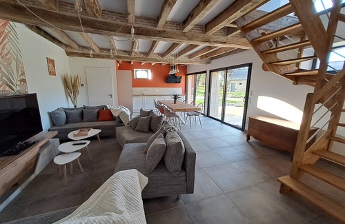 Rouez House | Gîte du Plantagenêt with private indoor heated pool