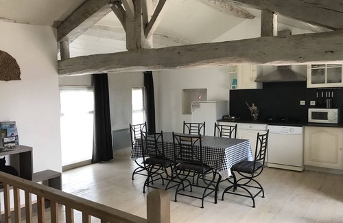 Aiguillon House | Gîte en Pierre au Coeur D'un Domaine Touristique