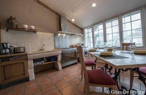 Genouillac House | Gîte Idéalement Situé Pour Visiter le Département du Puy-de-dôme
