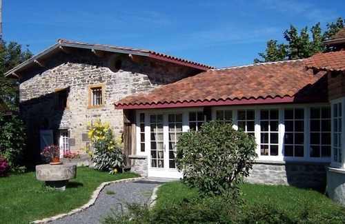 Genouillac House | Gîte Idéalement Situé Pour Visiter le Département du Puy-de-dôme