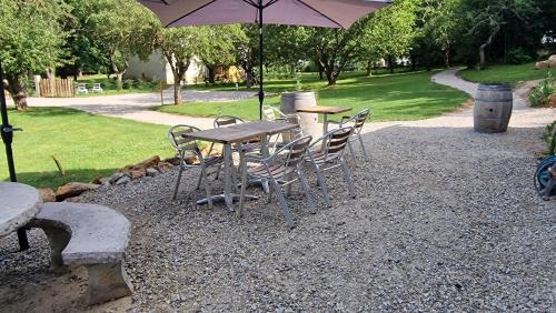 Roquefeuil Apartment | Gîte l'Enclos Ô rendez-vous Roquefeuil-Pays de sault- avec jardin
