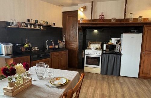Saint-Pardoux-d'Arnet House | Gîte La Belle du Clocher