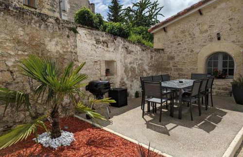 Saint-Meme-les-Carrieres House | Gîte La Rive Gauche