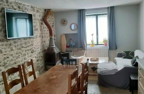 Saint-Julien-de-Coppel House | Gîte la roche paisible