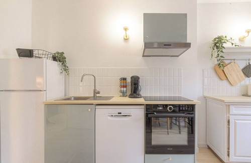 Lagnieu House | Gîte La Terrasse, near CNPE and Via Rhôna, ideal for cycling enthusiasts!