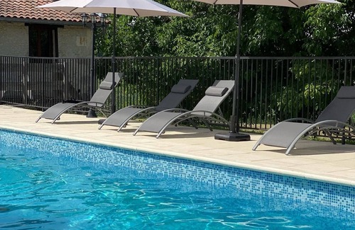 Champagne-et-Fontaine House | Gîte " Le Chai " Domaine Métairie des Gâcheries -Piscine-Dordogne/Perigord Vert
