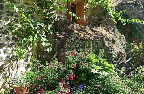Lamastre House | Gîte le rocher du château de Retourtour