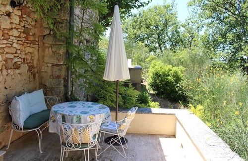 Roussillon House | Gîte Les Cyprès, à Roussillon, Dans mas Restauré