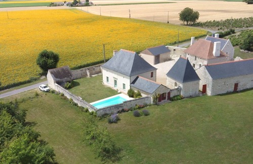 Ligre House | Gîte Les Treilles, au Cœur des Châteaux de la Loire Piscine Privée