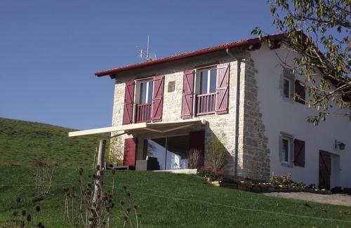 Bearn-Basque Country House | Gîte Maison Cauhepé 4* sleeps 4, 2 kms from a listed village