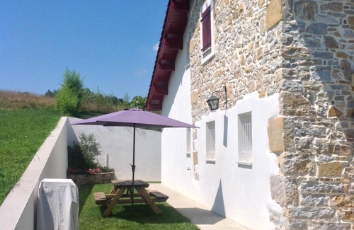 Bearn-Basque Country House | Gîte Maison Cauhepé 4* sleeps 4, 2 kms from a listed village