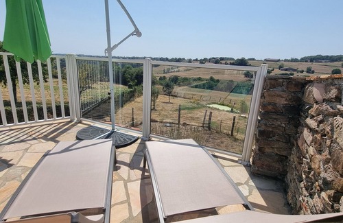 Maurs House | Gîte Piscine Cantal Lot. Charme/confort/loisirs. Corps Ferme Clos & Privatif