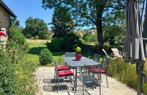 Frontenac Cottage | Gîte Quercy, authentic charm, great comfort, mature garden, natural swimming pool