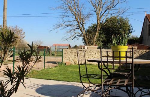 Barberier House | Gîte rénové avec cheminée, terrasse et jardin, proche de St Pourçain, idéal pour familles et animaux - FR-1-489-138