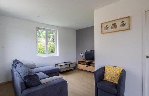 Saint-Mesmin House | Gîte rénové avec terrasse et jardin, au cœur de Saint-Mesmin, idéal pour nature et randonnées - FR-1-616-212