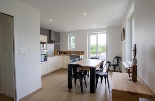 Saint-Mesmin House | Gîte rénové avec terrasse et jardin, au cœur de Saint-Mesmin, idéal pour nature et randonnées - FR-1-616-212