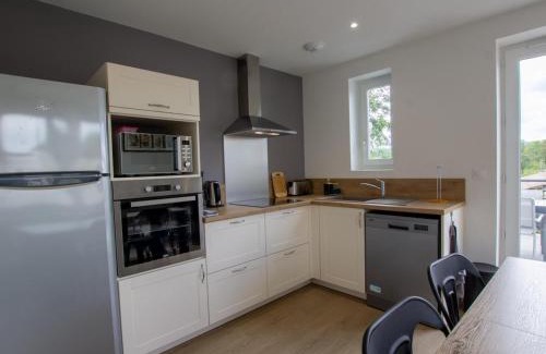 Saint-Mesmin House | Gîte rénové avec terrasse et jardin, au cœur de Saint-Mesmin, idéal pour nature et randonnées - FR-1-616-212