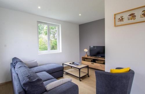 Saint-Mesmin House | Gîte rénové avec terrasse et jardin, au cœur de Saint-Mesmin, idéal pour nature et randonnées - FR-1-616-212