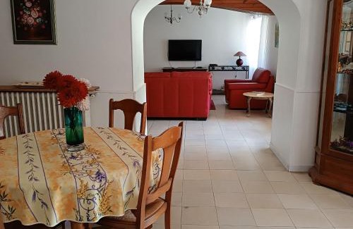 Nargis House | Gîte spacieux à 1h de Paris avec jardin et parking, proche Montargis et activités variées - FR-1-590-366