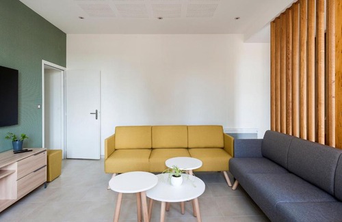 Loye-sur-Arnon House | Gîte Spacieux avec Cour, Terrasse et Salle de Jeux - Centre Bourg, Accessible PMR - FR-1-586-36