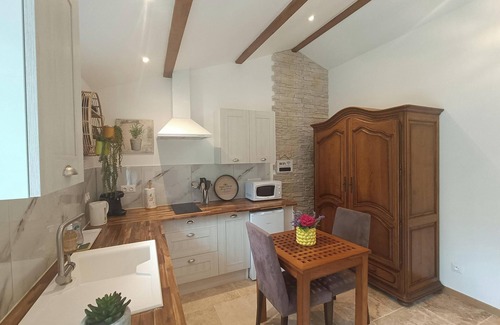Saint-Just Apartment | Gîte T2 Dans un mas Avec Terrasse et Jacuzzi Privatif