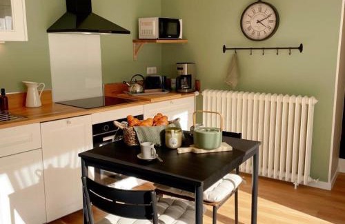 Noyers-sur-Cher House | Gîte tout confort pour 6-8 pers, cœur de village, parking privé, jardin clos, proche ZooParc de Beauval - FR-1-491-344