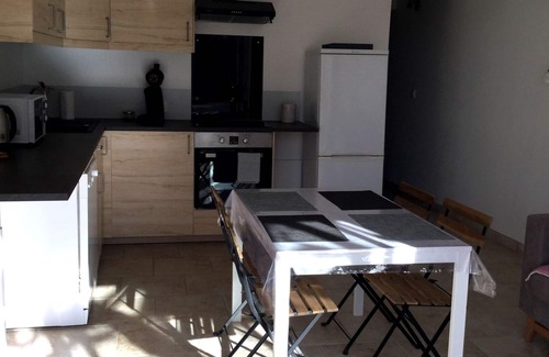 Tulette Cottage | Gîtes in the vineyards, park, swimming pool, playground, pétanque field, .