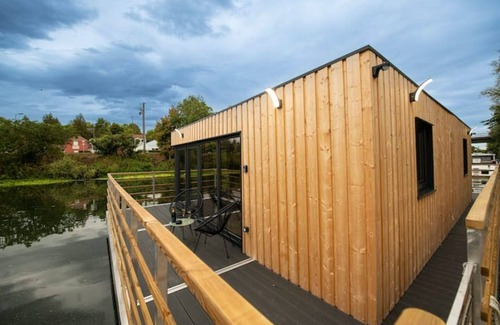 Bennecourt Boat Rental | Gîtes Seine & Nature Logement Flottant Atypique "Le Babord"