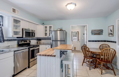 Rockport House | G & J Paradise! Charming home in peaceful Holiday Beach, bring the boat!