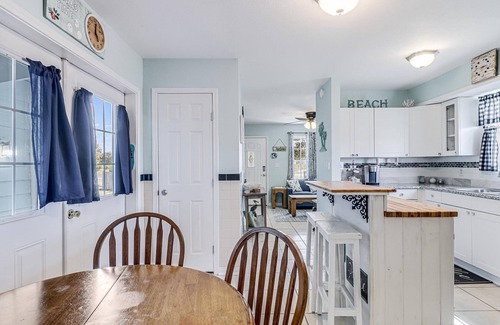 Rockport House | G & J Paradise! Charming home in peaceful Holiday Beach, bring the boat!