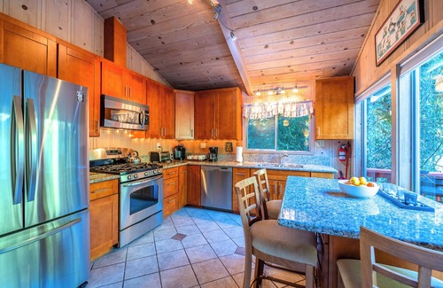 Sebastopol House | G's River View! Lovely & Fun NEW Cabin! On River Near & Golf Course!