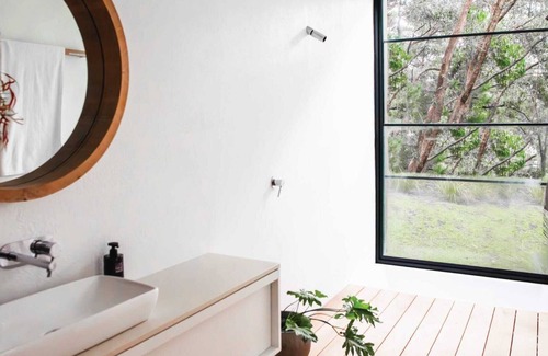 Daylesford and the Macedon Ranges Villa | Gabion Hill Summary: