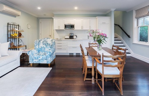 Mount Lawley House | Gables on the Park - Grand Home Stay