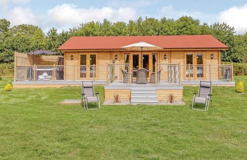 Welsh Frankton Resort | Gadlas Park Holiday Cabins