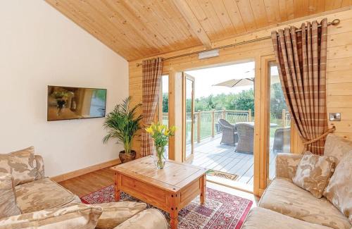 Welsh Frankton Resort | Gadlas Park Holiday Cabins