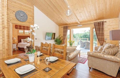 Welsh Frankton Resort | Gadlas Park Holiday Cabins