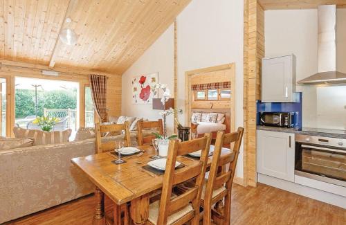 Welsh Frankton Resort | Gadlas Park Holiday Cabins
