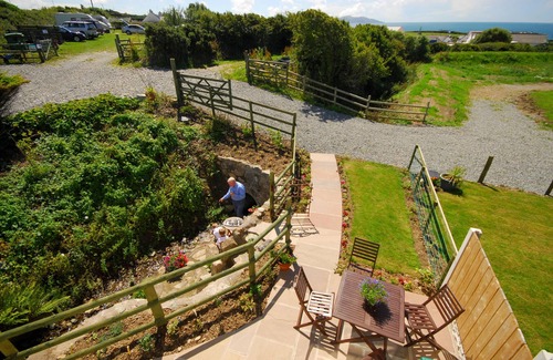 Cylch-Y-Garn House | Gadlys Farmhouse Church Bay Anglesey sleeps 6 Sea Views