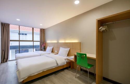 Downtown George Town House | Gaia Realty Homestay, Private & Convenient Stay in Georgetown
