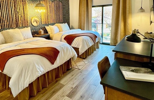 Wimberley Hotel | Gaines Ranch on the Square | The Corral Suite | 2 Queens | Downtown Wimberley
