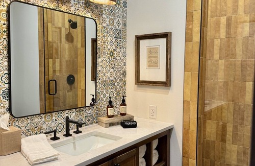 Wimberley Hotel | Gaines Ranch on the Square | The Lazy Spur Suite | 2 Queen Beds | Wimberley