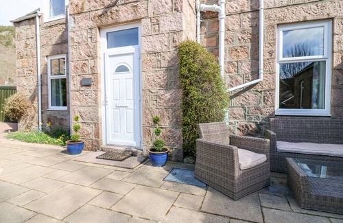 Ballater House | GAIRNLEA HOUSE, family friendly, with open fire in Ballater