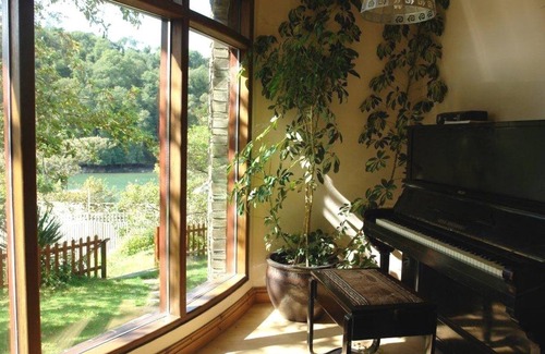Newton Ferrers Cottage | GALANDA TREETOPS, pet friendly, with a garden in Newton Ferrers
