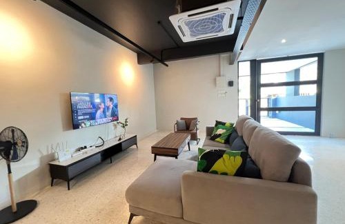 Kampung Alor Akar House | Galaria 4BR 17Pax NearTC, DinosaurLand, PS4, Netflix