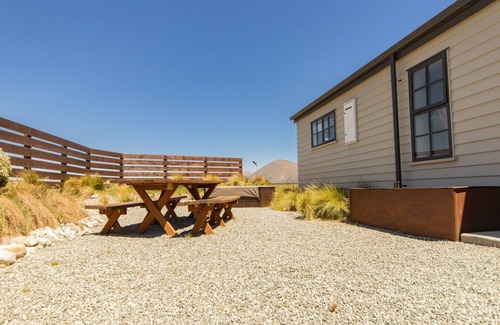 Ben Ohau House | Galaxy Views · Pedalfish Cottages: Galaxy Views FREE WIFI