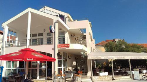 Iz Apartment | Galeb