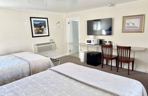 Hulls Cove Hotel | Gallagher's Travels Room Fourteen (Double Queen)