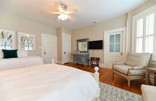 Edenton Bed & Breakfast | Galleon Room - Captain's Quarters Inn, Downtown Historic Edenton