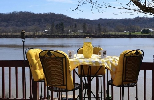 Gallipolis Ferry House | Gallipolis along the river. No cleaning fee and no Taxes.